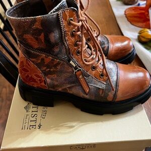 Stylish Women's Camouflage Combat Boots